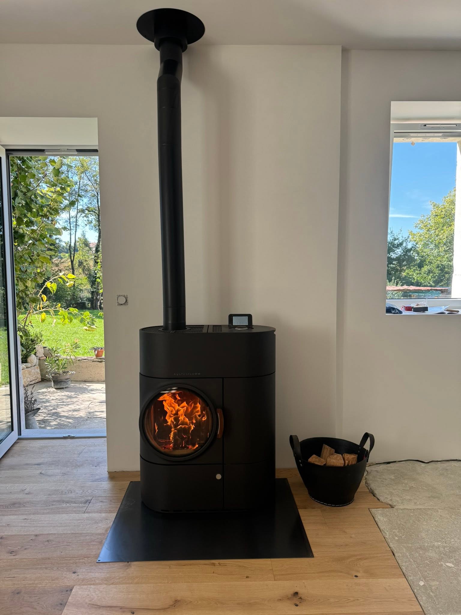 Un projet sur mesure avec le poêle mixte Austroflamm Clou Duo