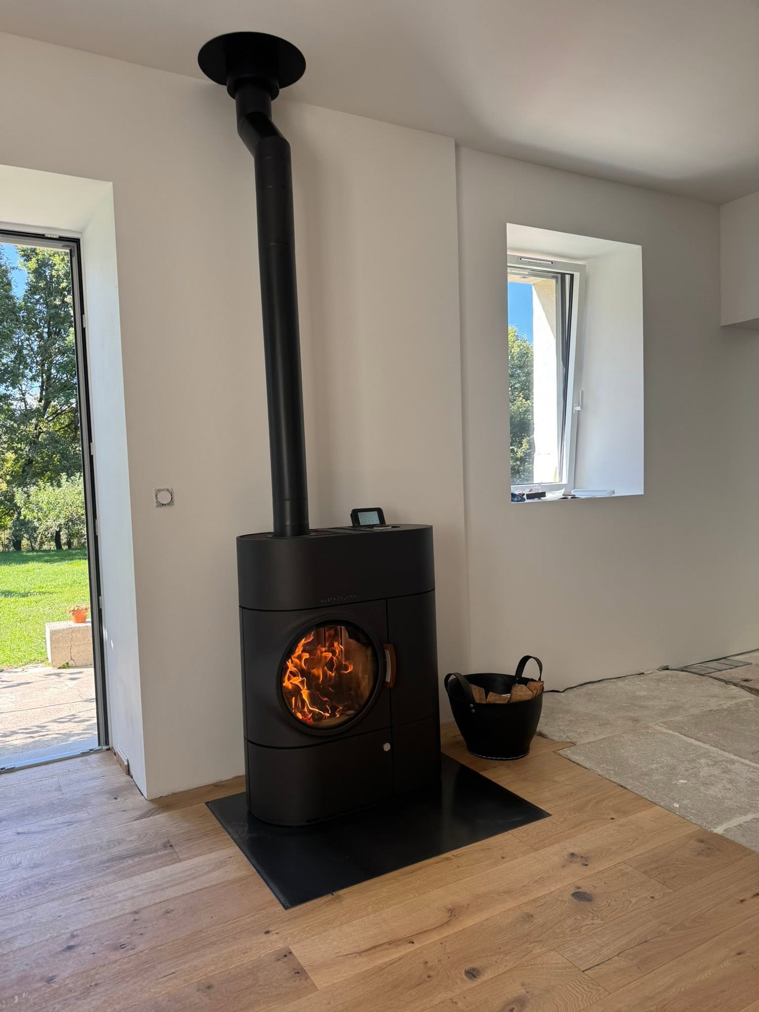 Un projet sur mesure avec le poêle mixte Austroflamm Clou Duo
