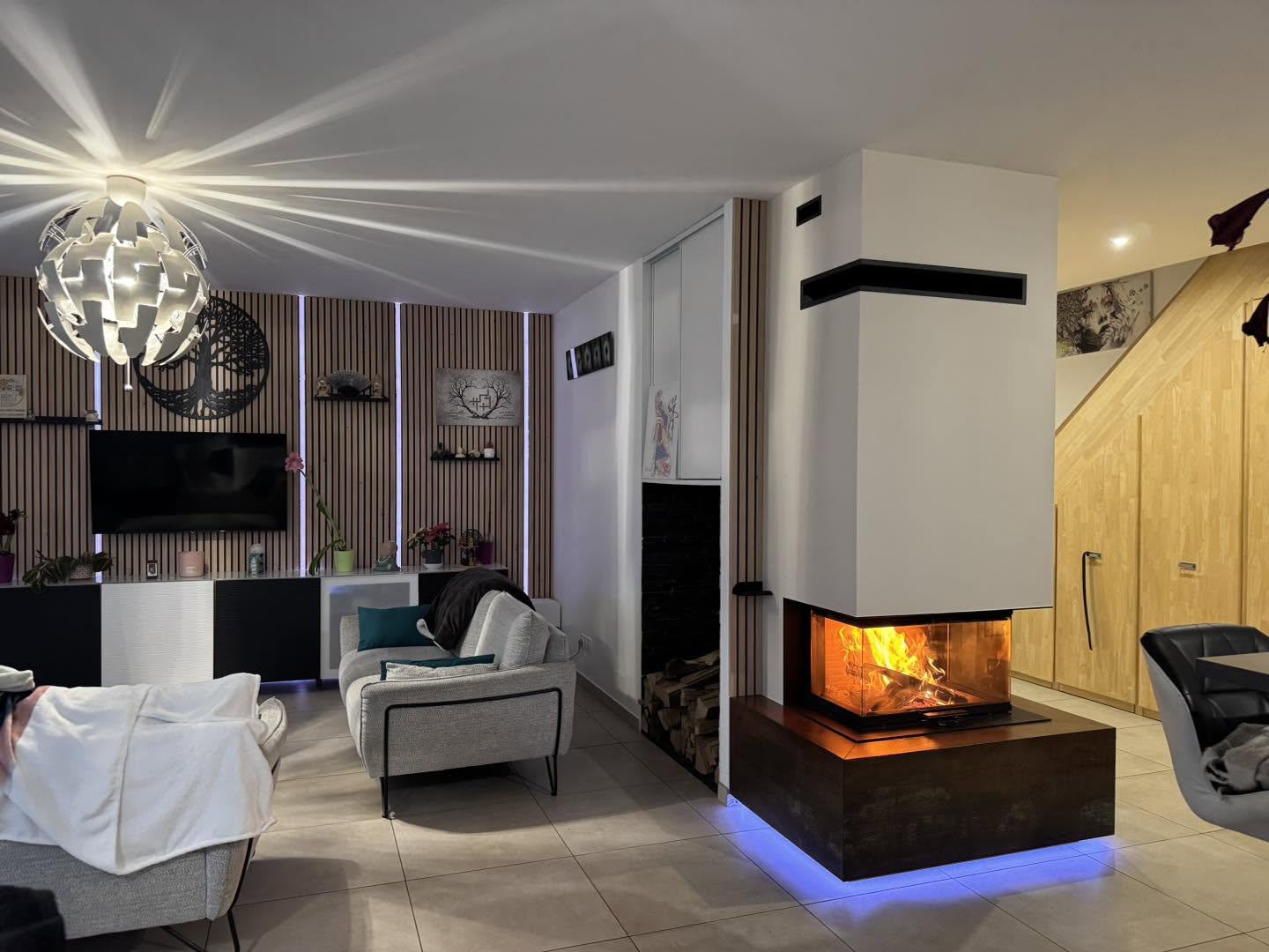 Foyer 3 faces Attika Visio 3