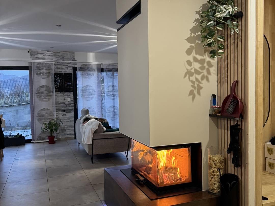 Foyer 3 faces Attika Visio 3