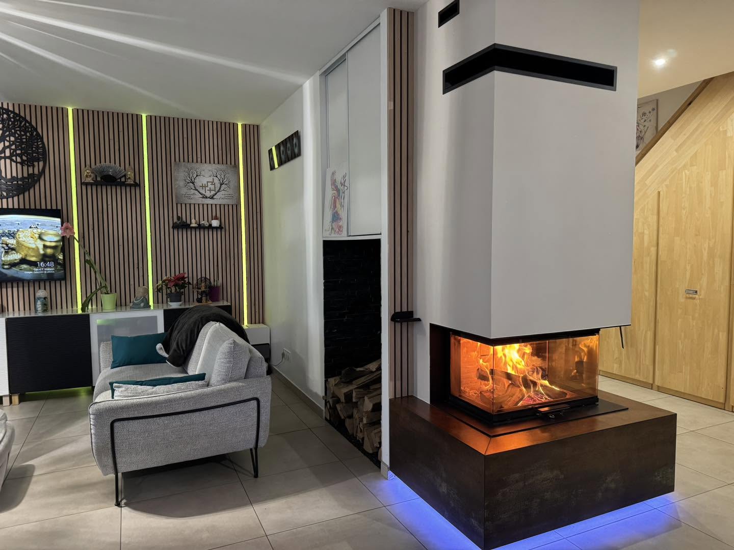 Foyer 3 faces Attika Visio 3
