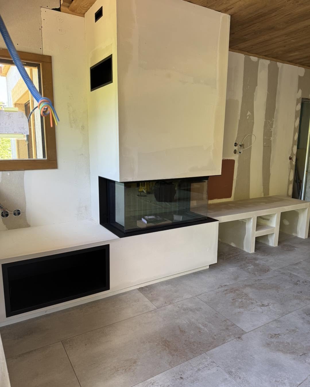 Cheminée contemporaine sur mesure à La Clusaz